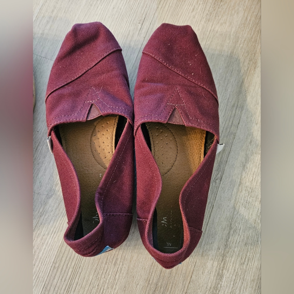 Toms Women's Burgundy Canvas Flats